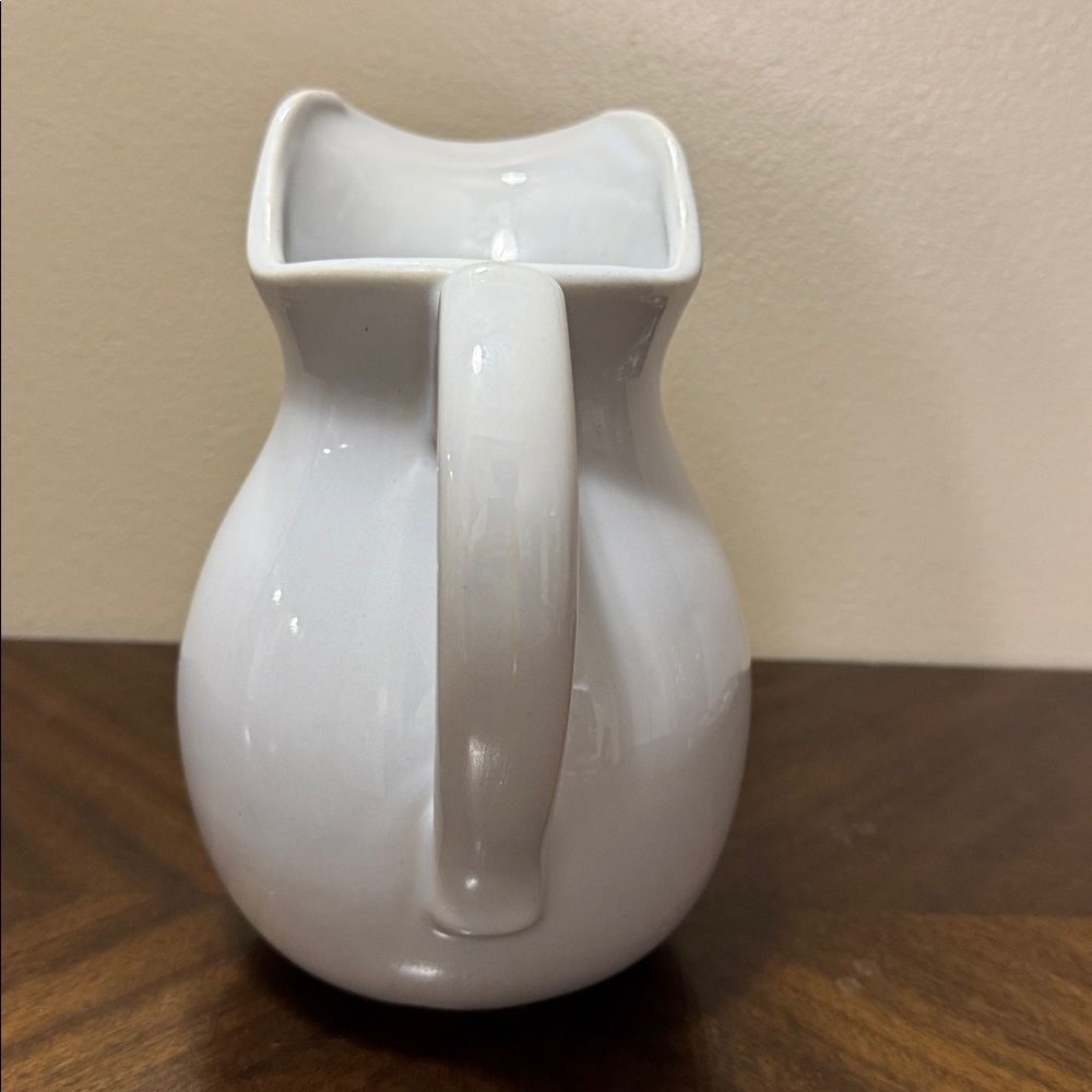 Vtg 1970s McCoy white pottery pitcher. #7527. - Picture 3 of 7